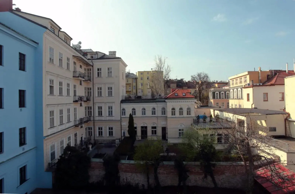 The Apartment House - Mezibranska