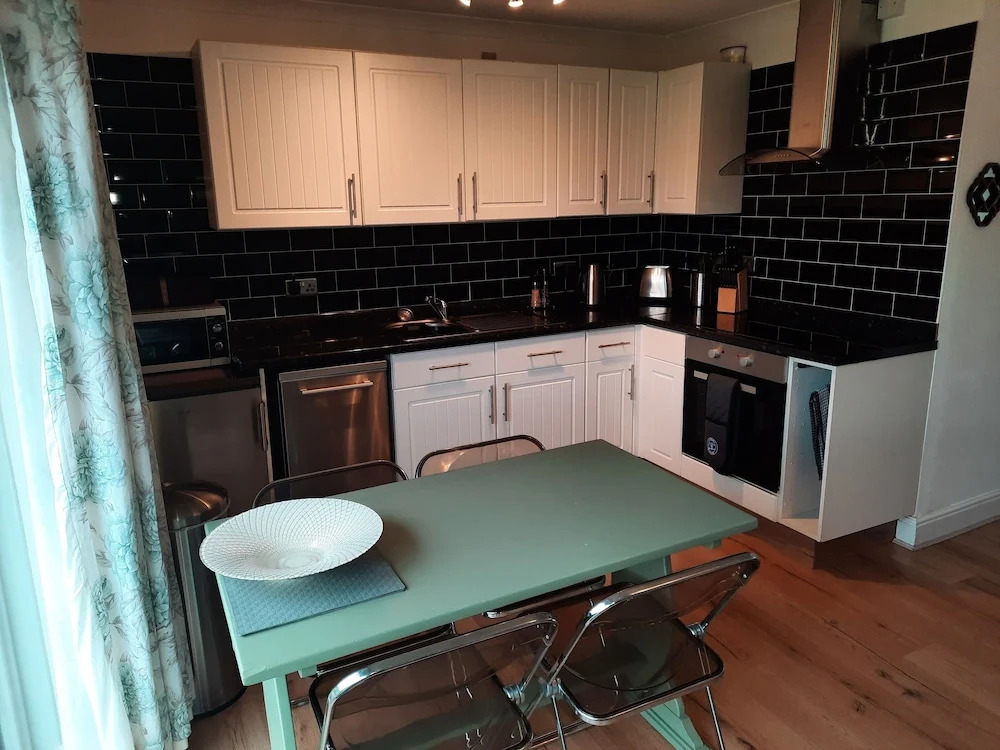St Margarets 2-Bed Chalet - Sleeps 4 & Pets ok