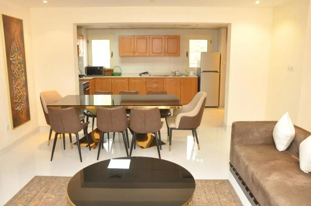 Al Hamra 4-Bedroom Luxury Villa Golf View