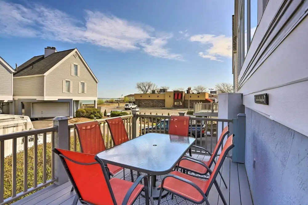 Family-friendly Port Clinton Home w/ Private Deck