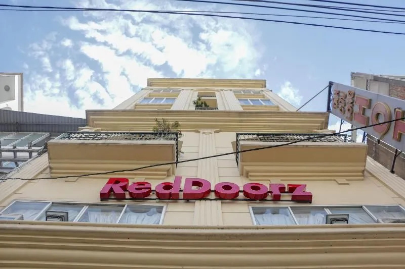 Reddoorz Plus Near Binh Tay Market
