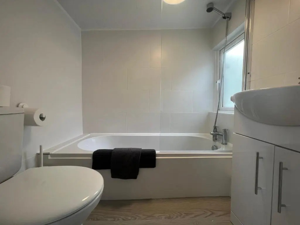Tropical Apartment, 10 min from Blackpool tower, outside space, sleeps 12