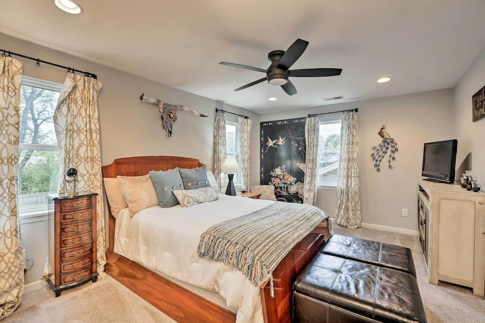 Nashville Home w/ Fire Pit & Yard, 3 Mi to Dwtn