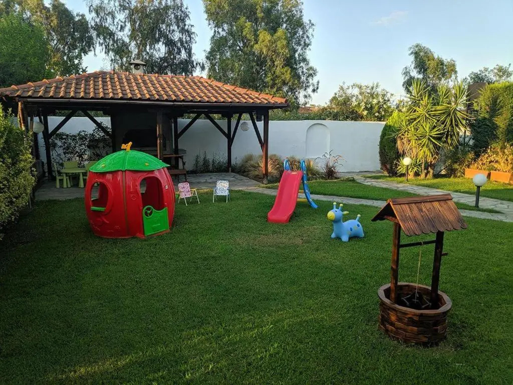 Villa Beta - 5min walk to beach, BBQ, Parking