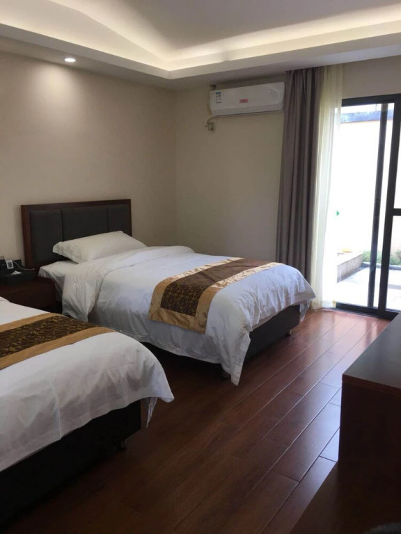 Yi Jing Lin Feng Hot Spring Hotel