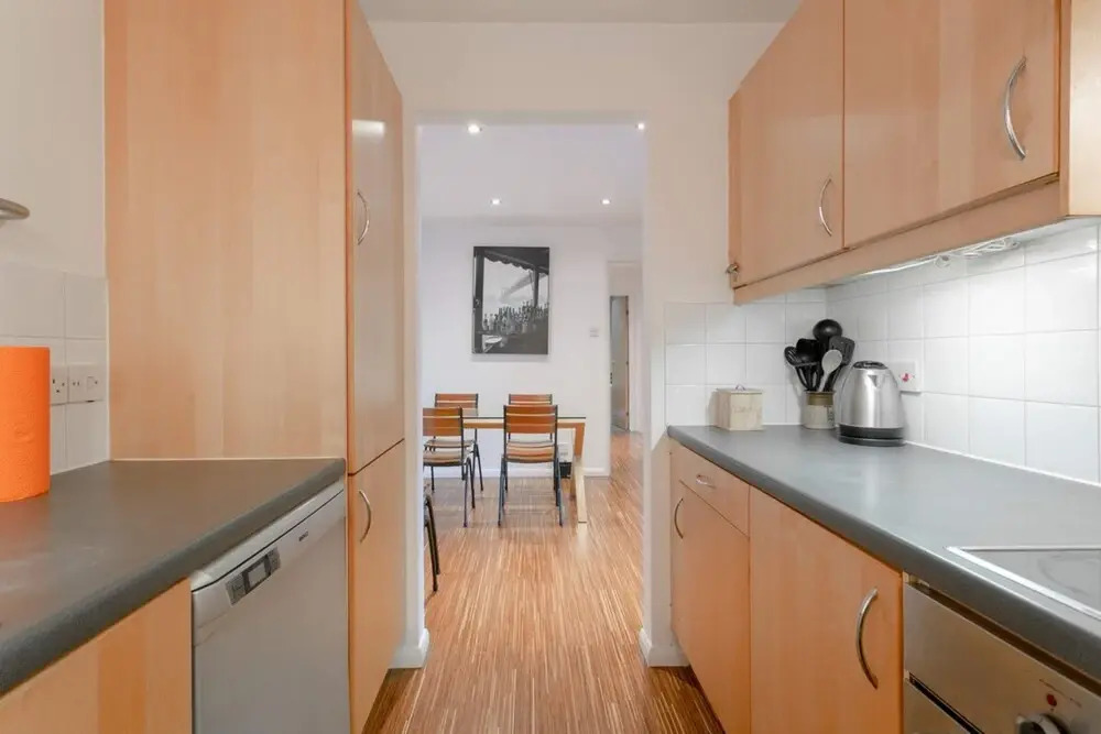 2 Bedroom Apartment In Aldgate East