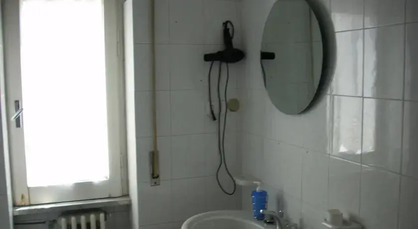 1402 Rooms