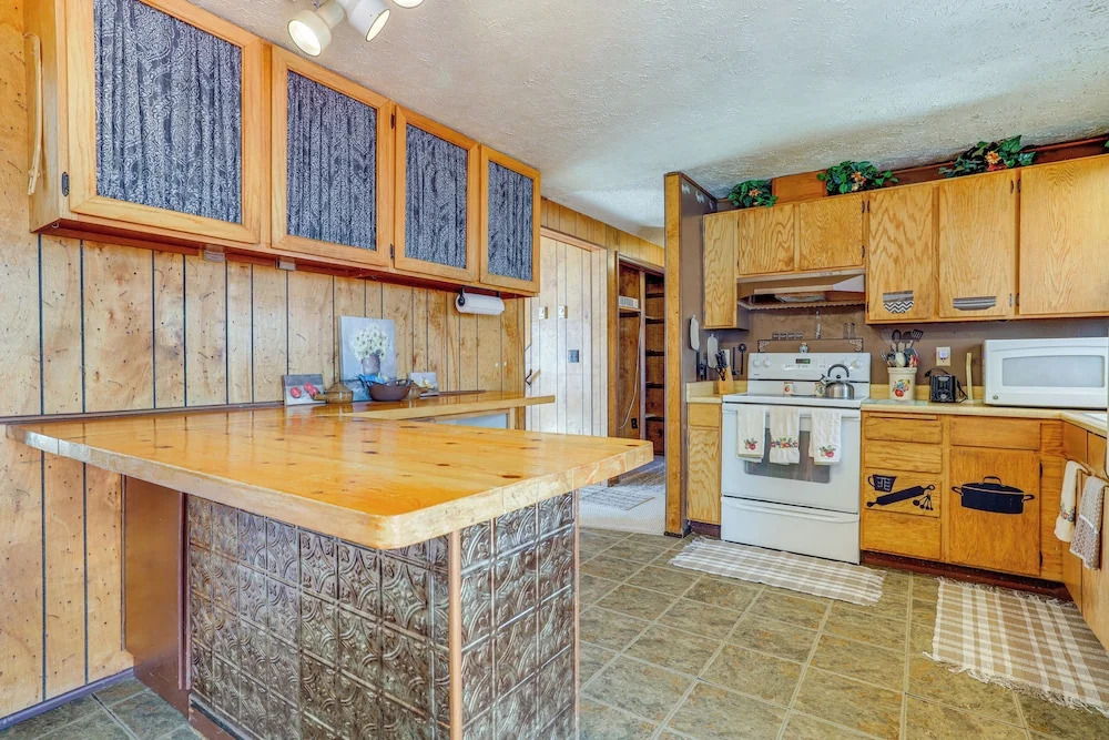 Charming Elk Mountain Home: Hunt, Hike & Fish!