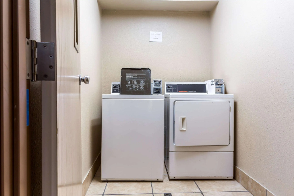 Econo Lodge Inn & Suites Fairview Heights St Louis