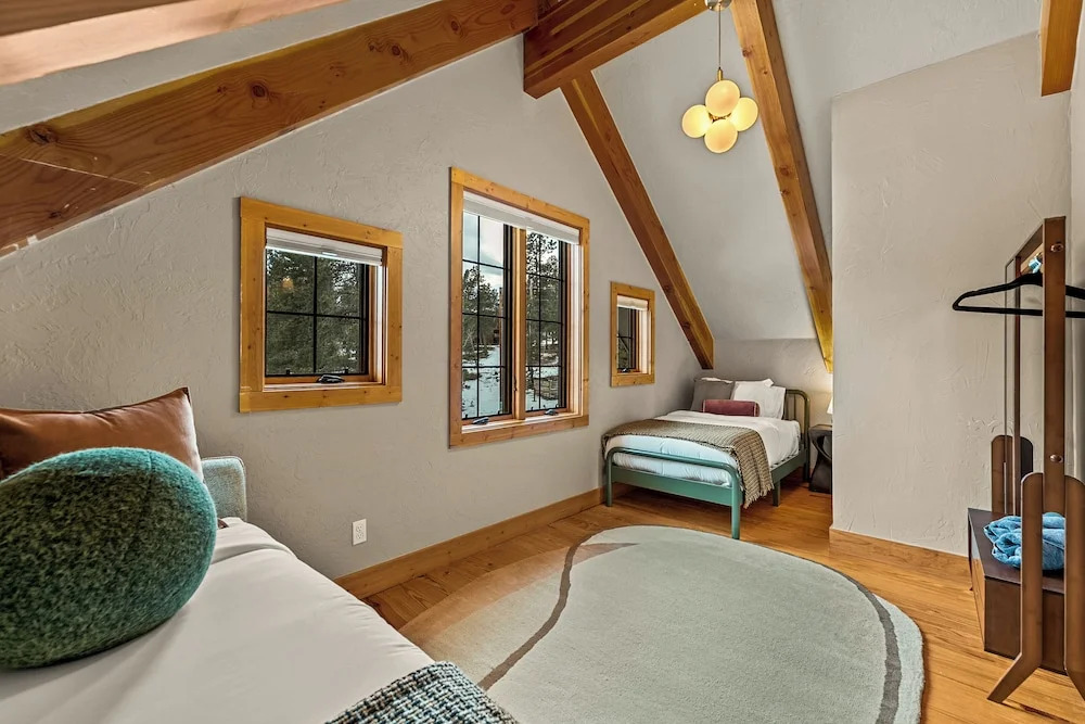 Royal Elk Lodge