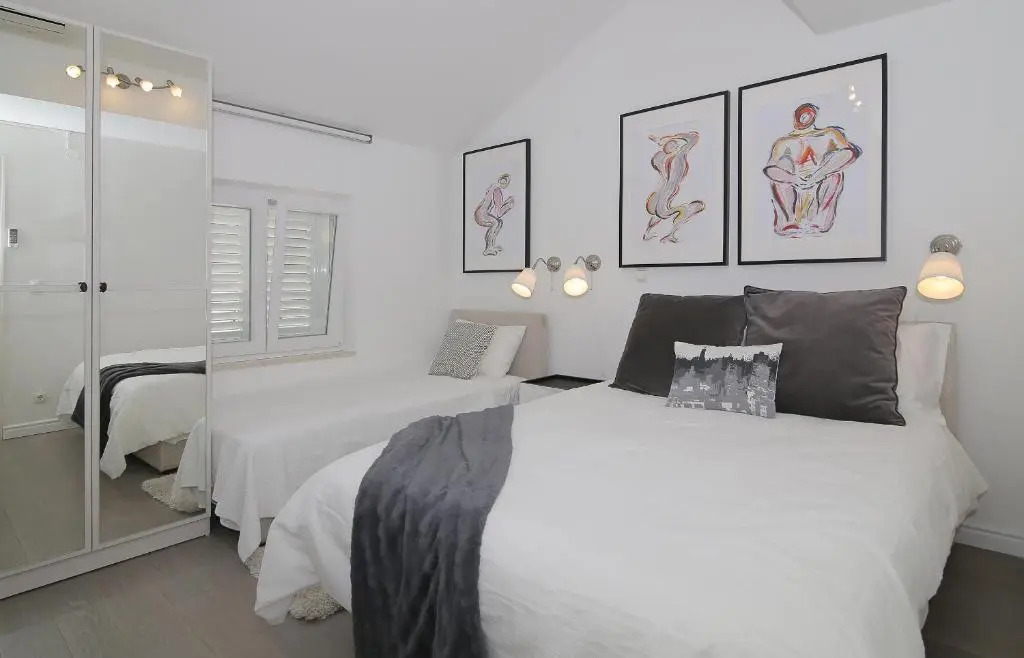 Spacious 2 BR Apt LuxeView- OldTownView, 10min to town