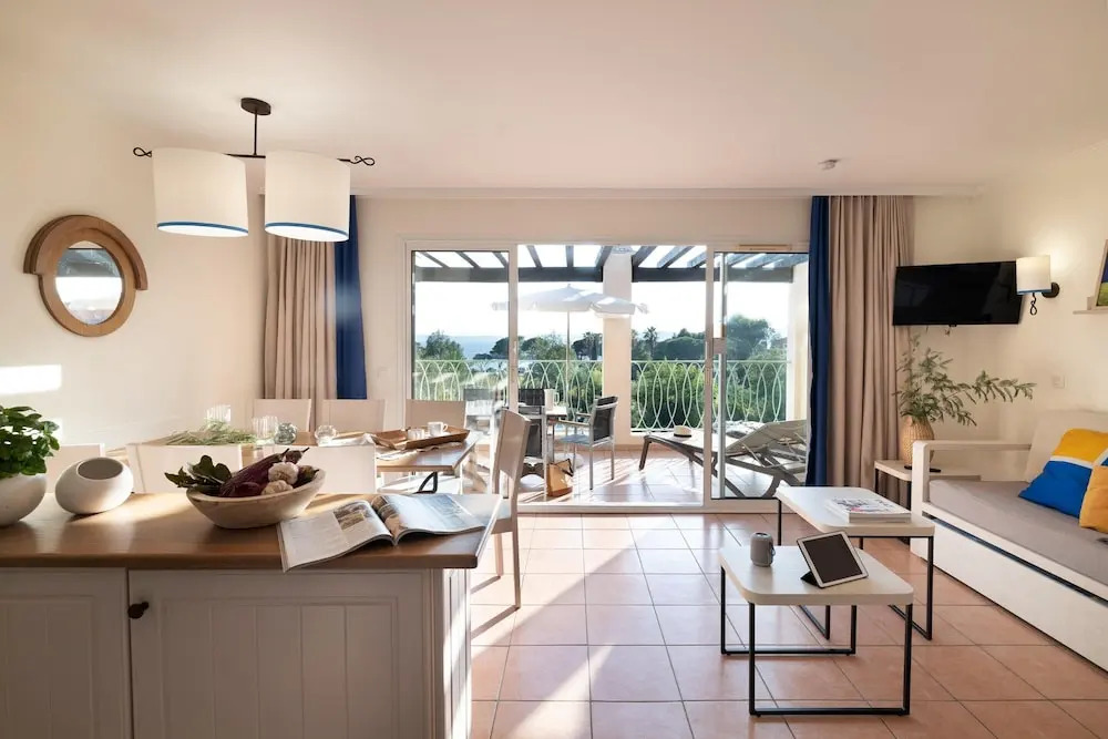Beautiful French Riviera Apartment for 6