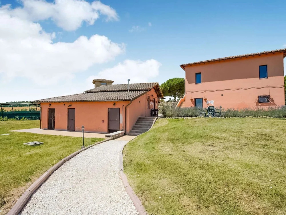 Vibrant Holiday Home in Castiglione del Lago