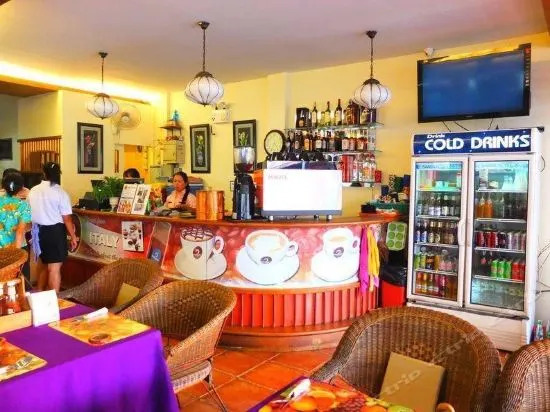 Jollys Hotel and Restaurant