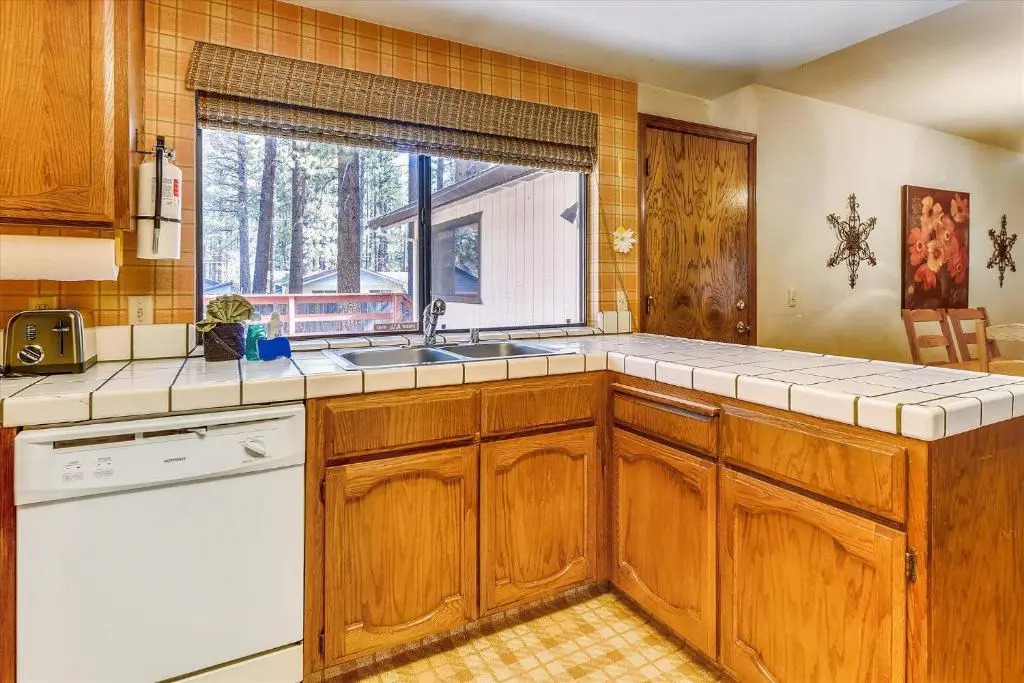 Close to Heavenly, Pet Friendly Steps to the River