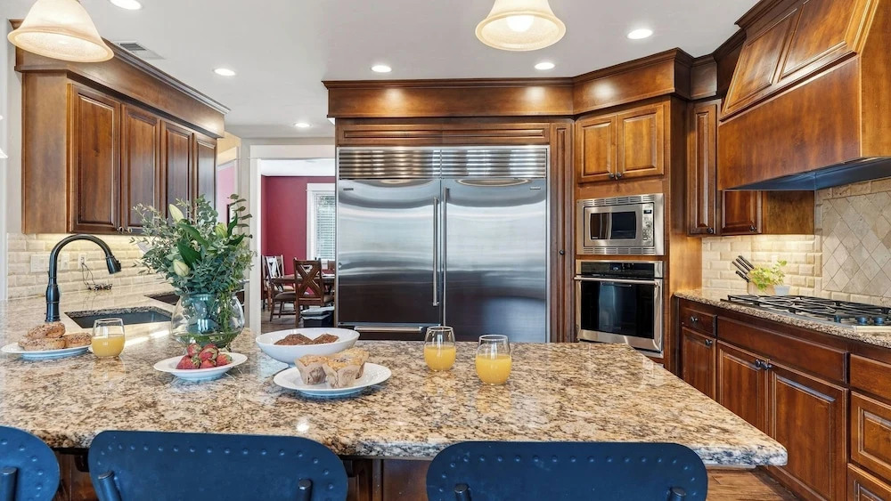 Mulligan Estate by Avantstay Sunriver Retreat + Hot Tub + Game Room + Bikes + Near Trails & Golf