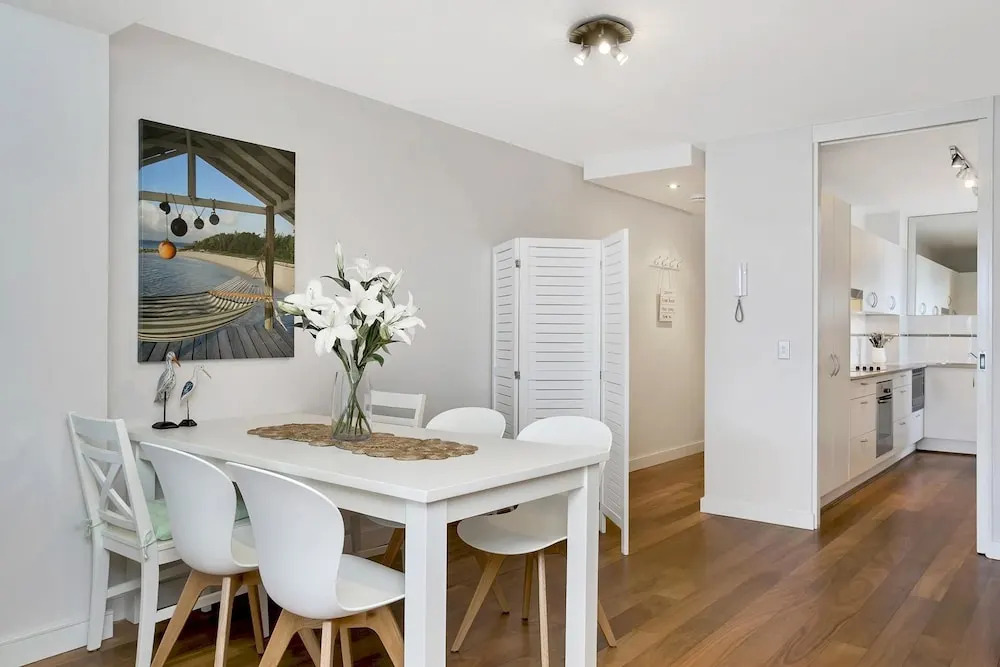 Beautiful 2 Bedroom Apartment Overlooking Manly Wharf - MAN29