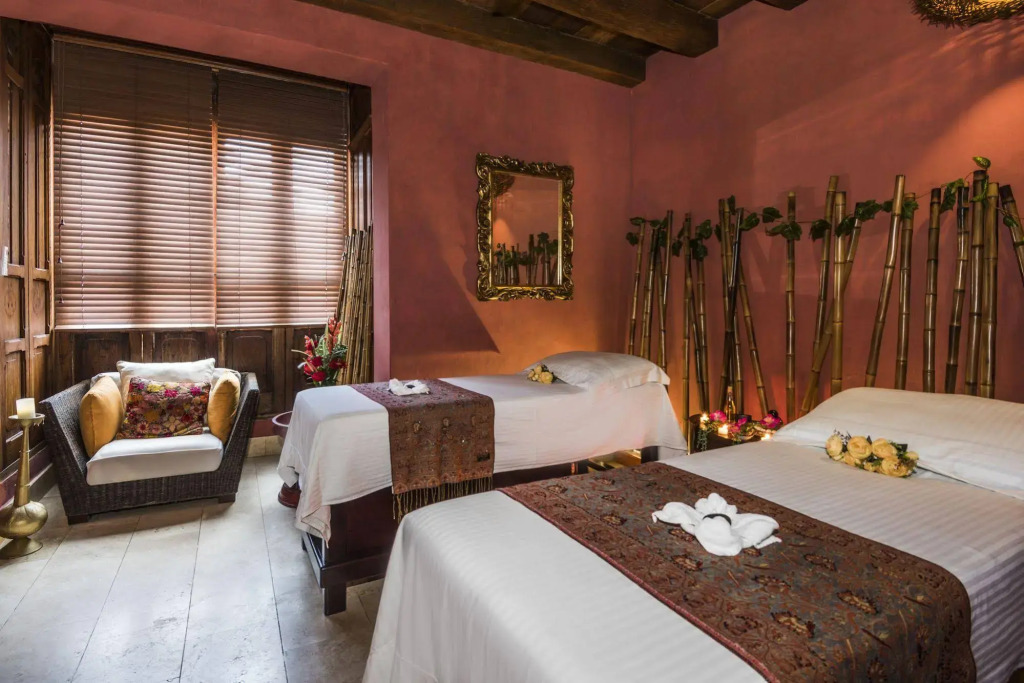Ananda Hotel Boutique