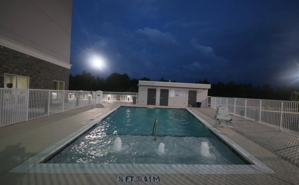 Holiday Inn & Suites - Fayetteville W-Fort Bragg Area by IHG
