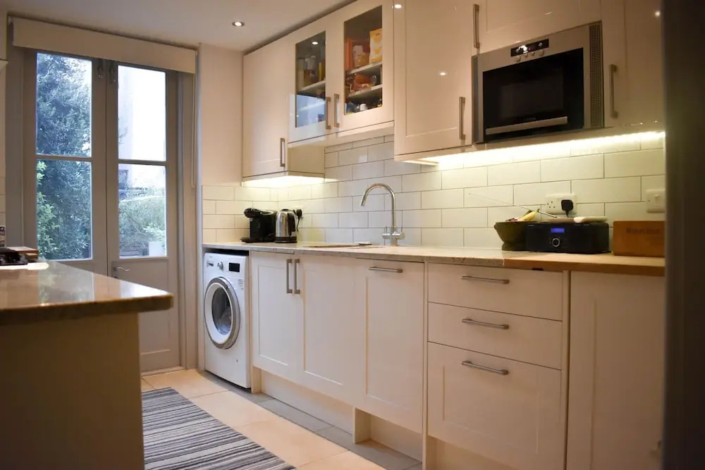 2BD Seafront Flat w Tasteful Decor & Large Garden