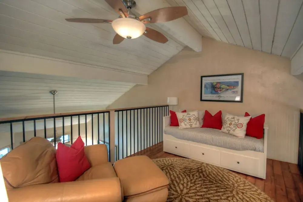 127 Ridgepoint 3 Bedroom Townhouse by RedAwning