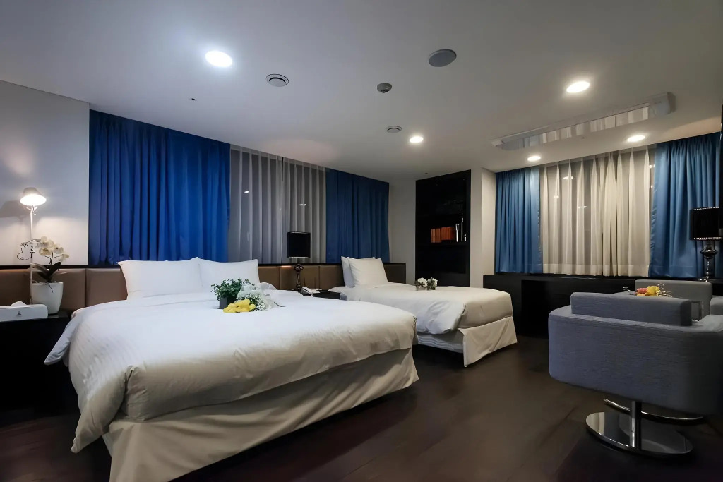 Hotel Pharos
