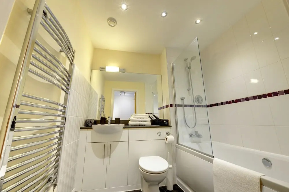 Location Spacious Apartment With Parking