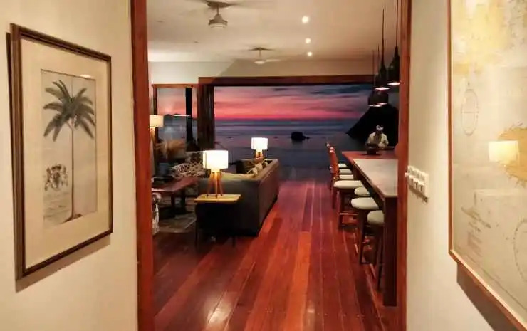Paradise Garage Komodo Villa