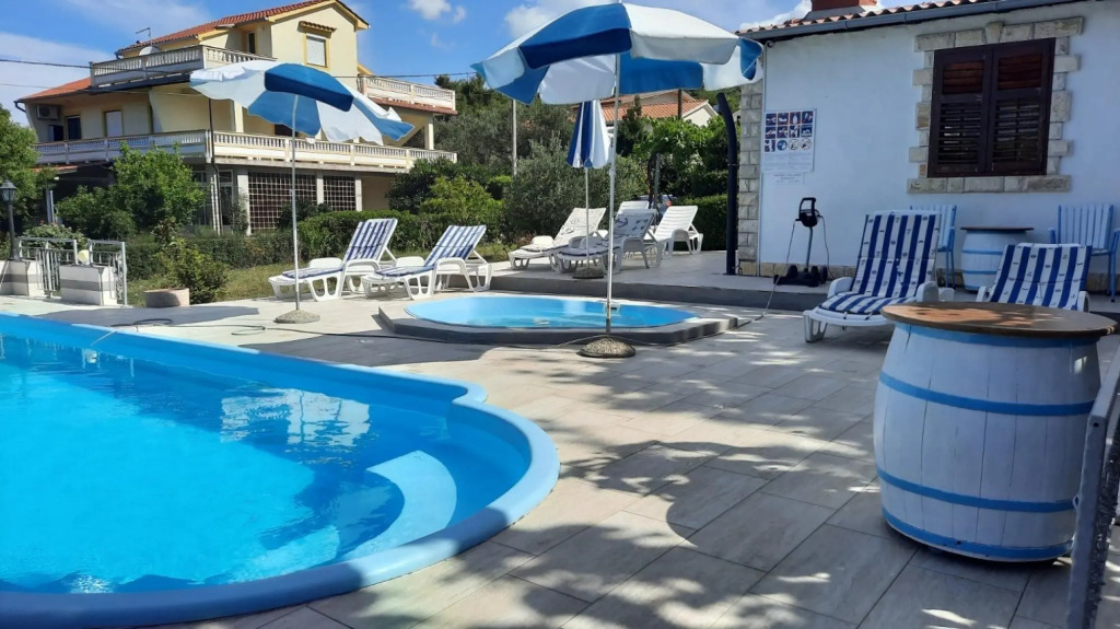 Ankica - pool & garden - A1(9)