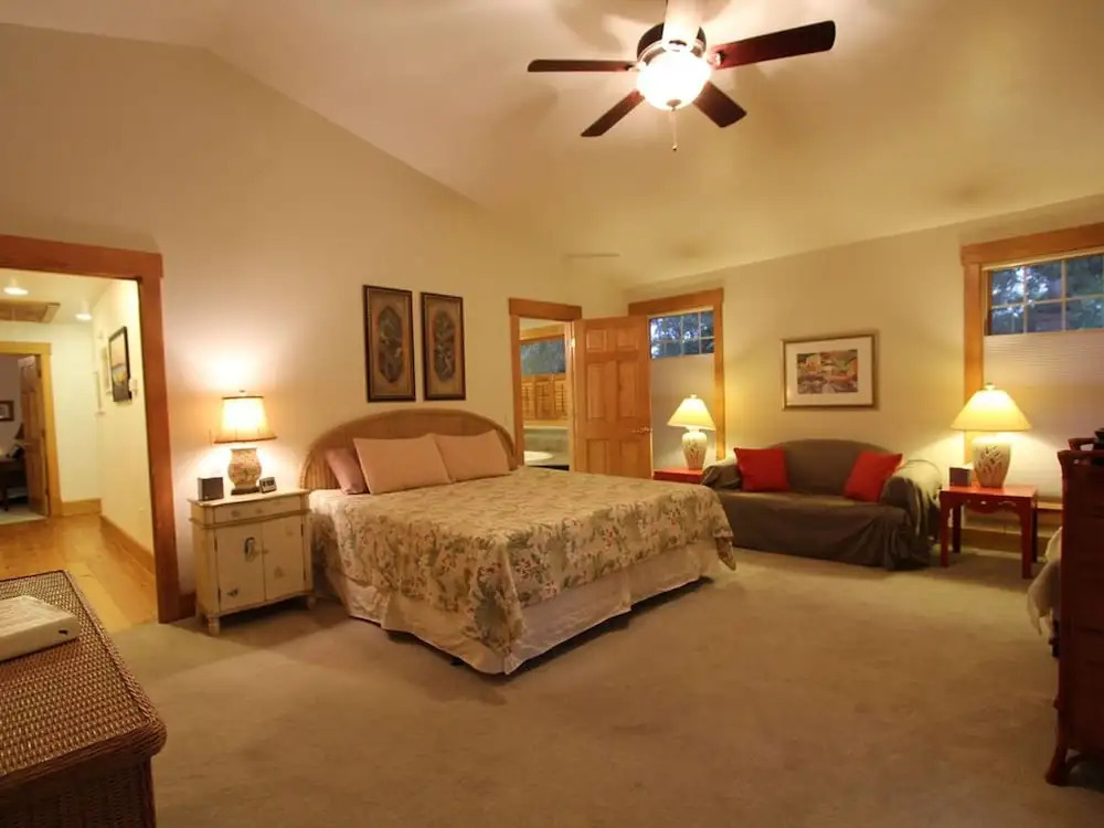 607 May Joe Street by Hodnett Cooper