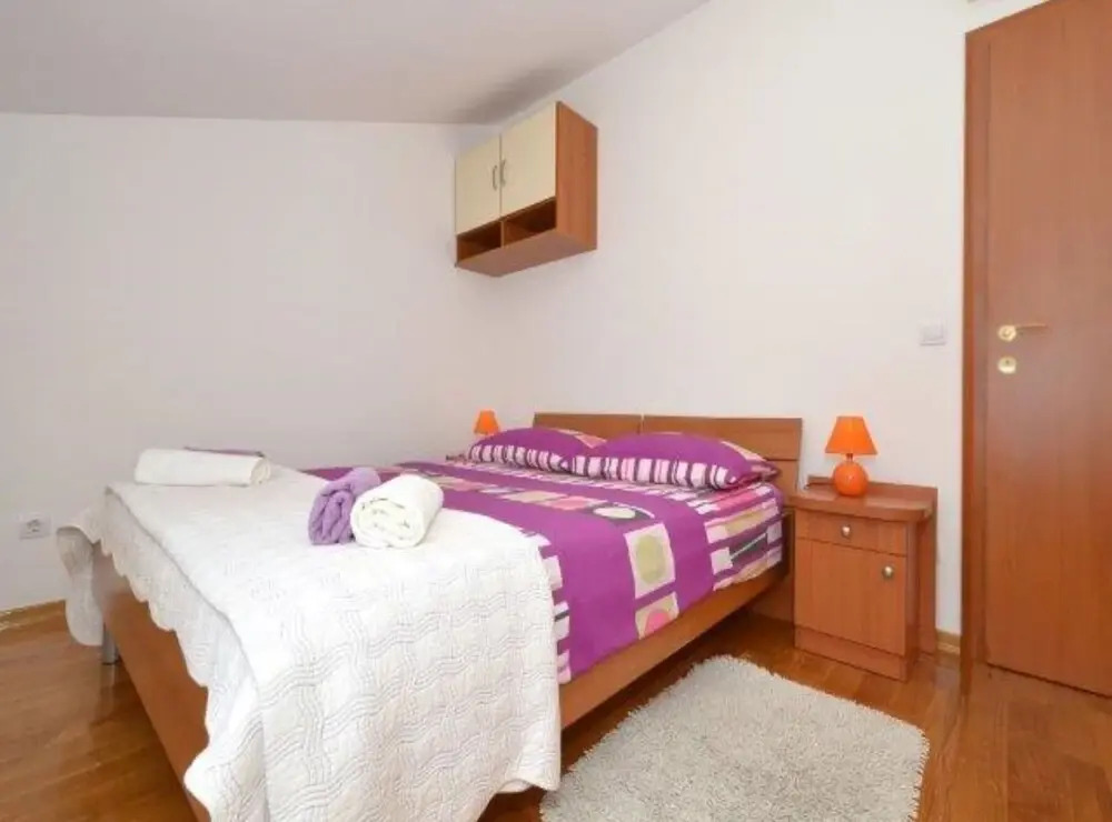 Bright Kaštela Apartment With Balcony and Private Parking