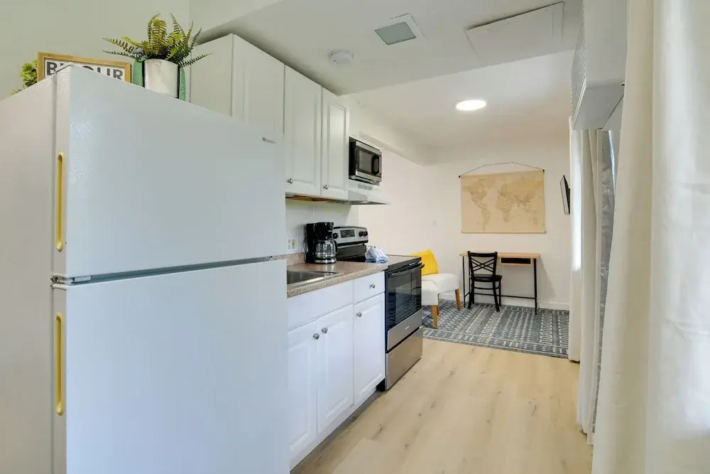 Charming Studio w/ Pool & Table Rock Lake Access!