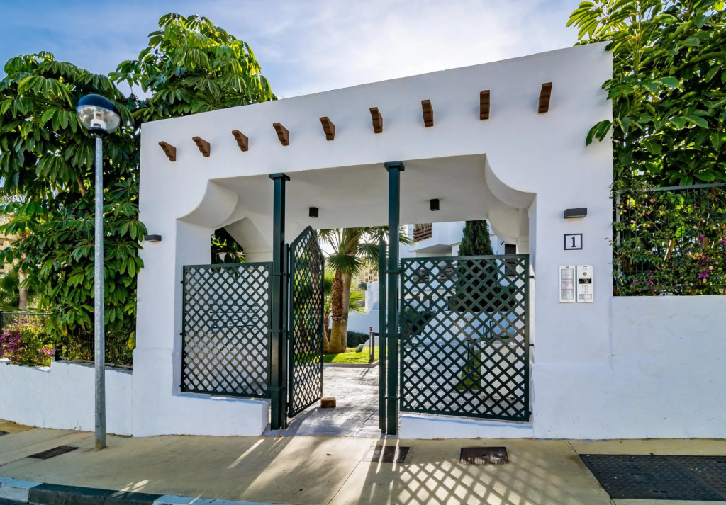 Gh-modern 2 bed Apartment With Pool in Estepona