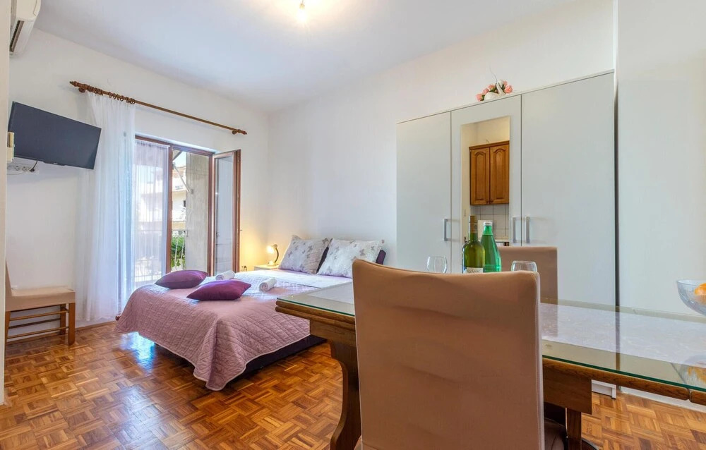 Stunning Apartment in Stobrec With Wifi