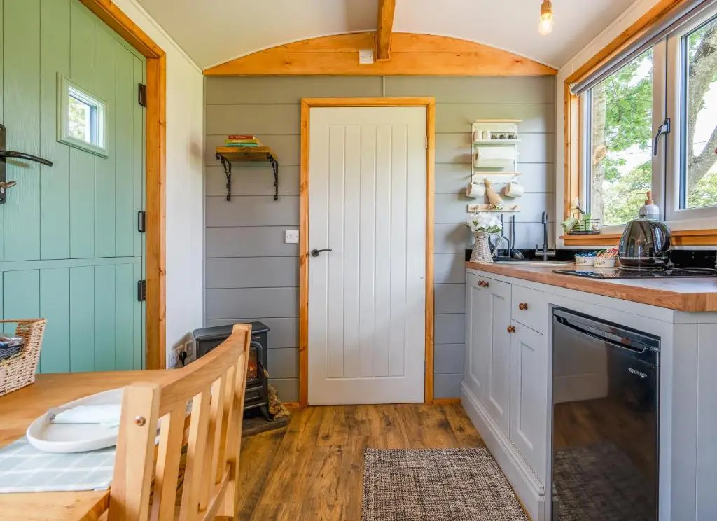 Elephant View Shepherds Hut