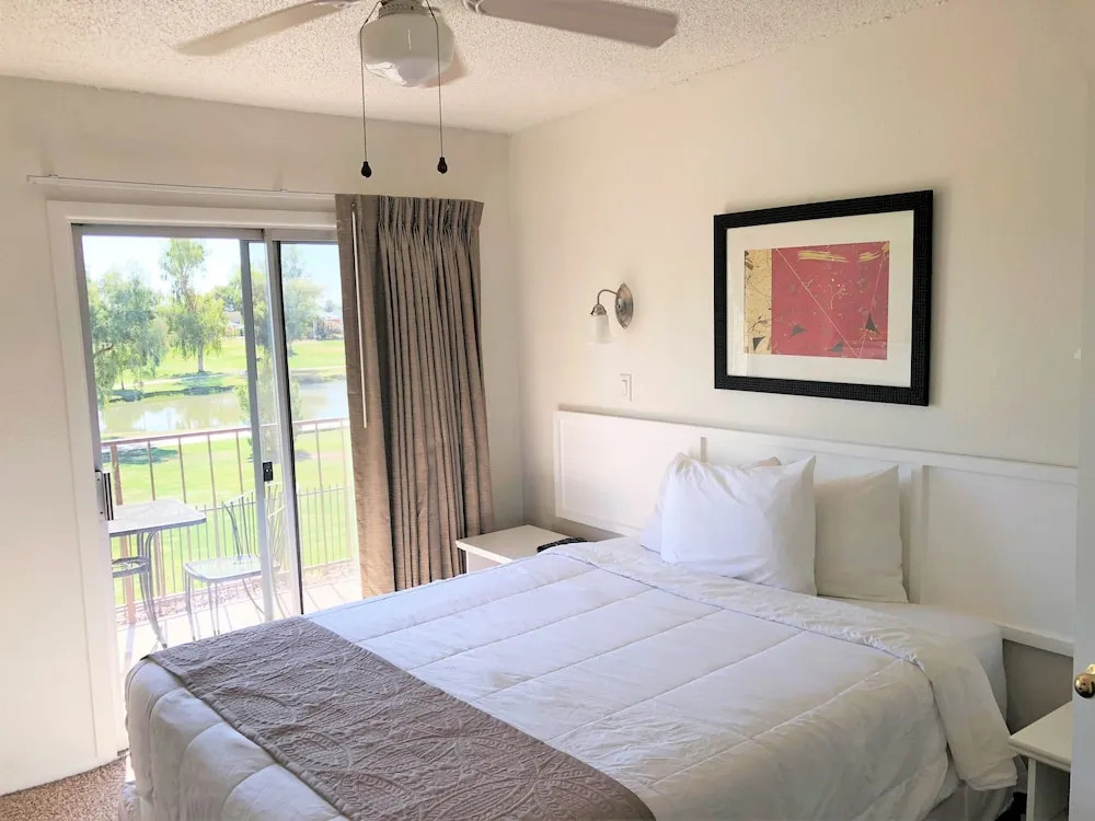 130 Fully Furnished, amenities galore! by RedAwning