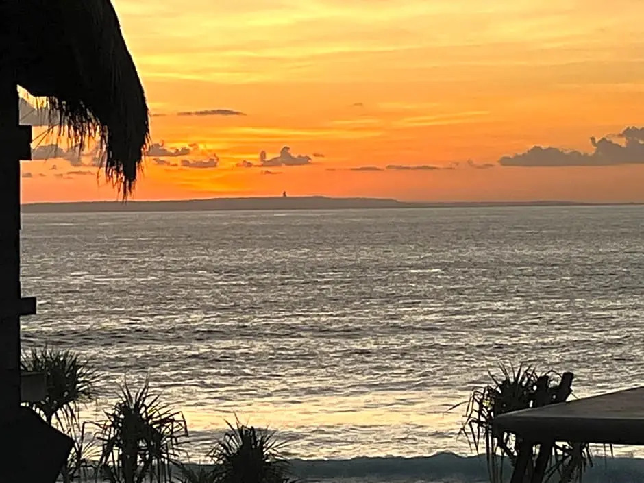 Villa Cahaya - Ocean, sunset and volcano views, an island hideout