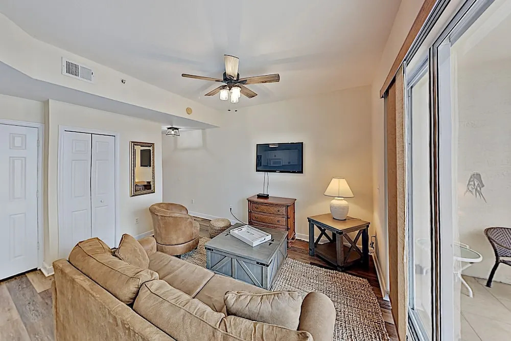 Updated Bayside Getaway: Pool, Hot Tub, Near Beach 1 Bedroom Condo