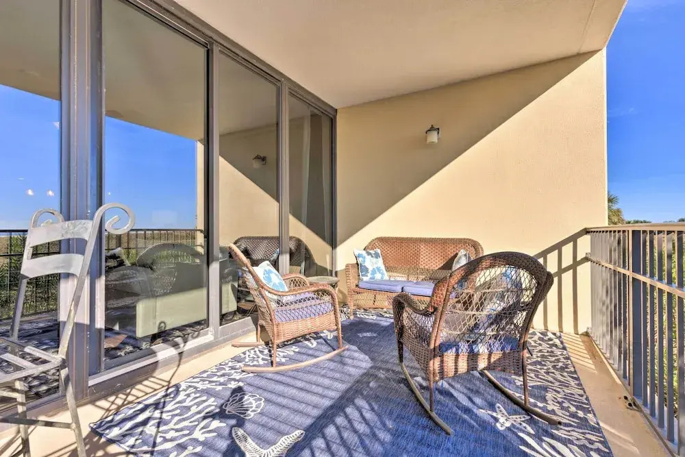 Sunny First-floor Condo w/ Ocean-view Balcony!