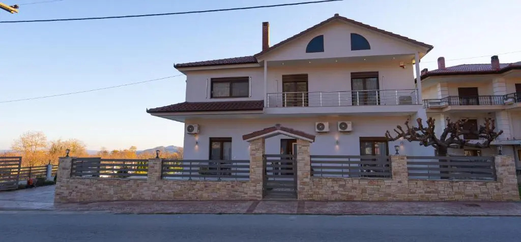Zillis Apartments