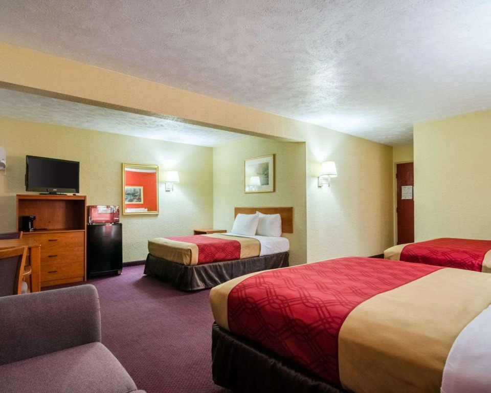 Econo Lodge Interstate 35 Exit 183