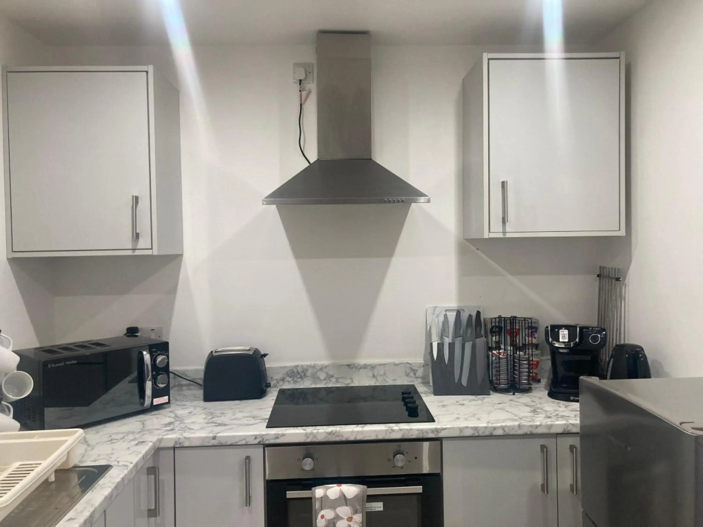 Spacious 2 Bed apartment - Sleeps 6 - Burnham Village
