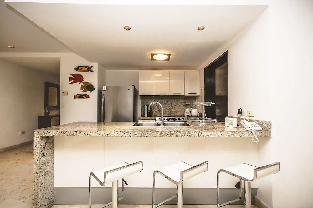 Infinity Pool and Private Beach Club - Luxury Complex The Elements Condos - GH8