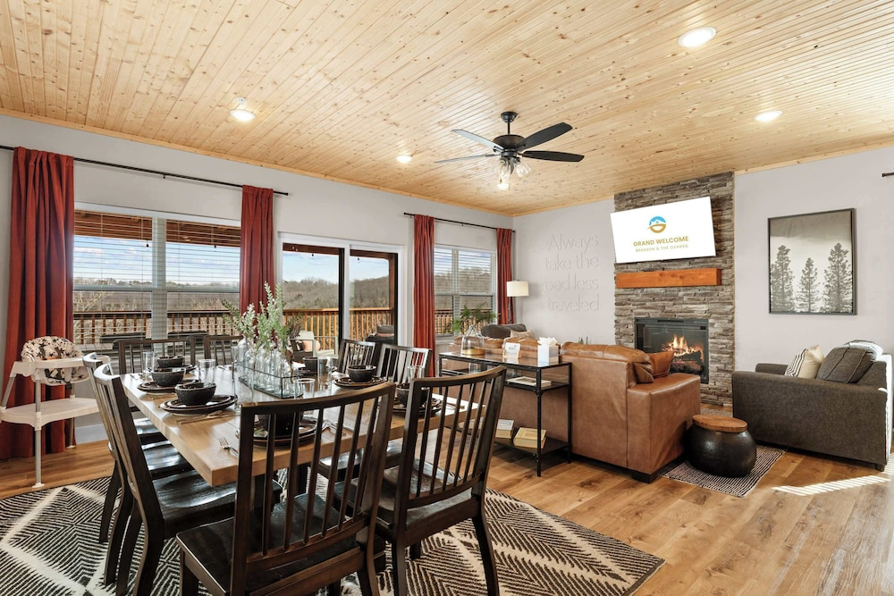 The Roost Hot Tub, Fire Pit