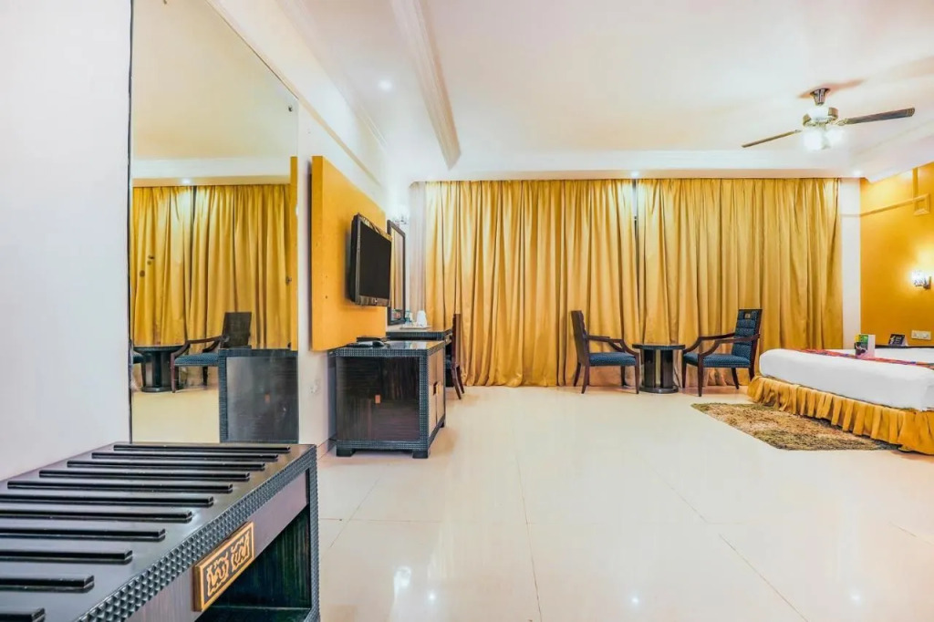 OYO 2303 Hotel Royal Mirage