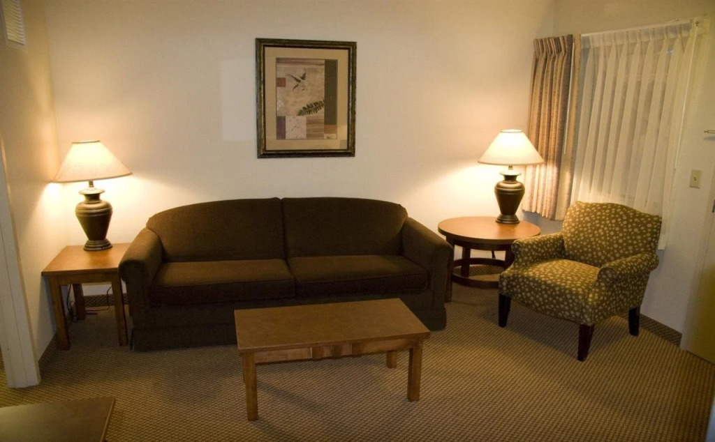 Casper C'mon Inn Hotel & Suites