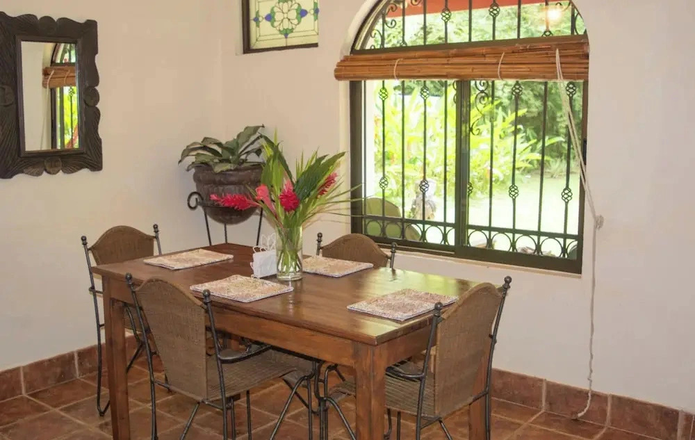 Private Suite 102 Walking Distance to the Beach