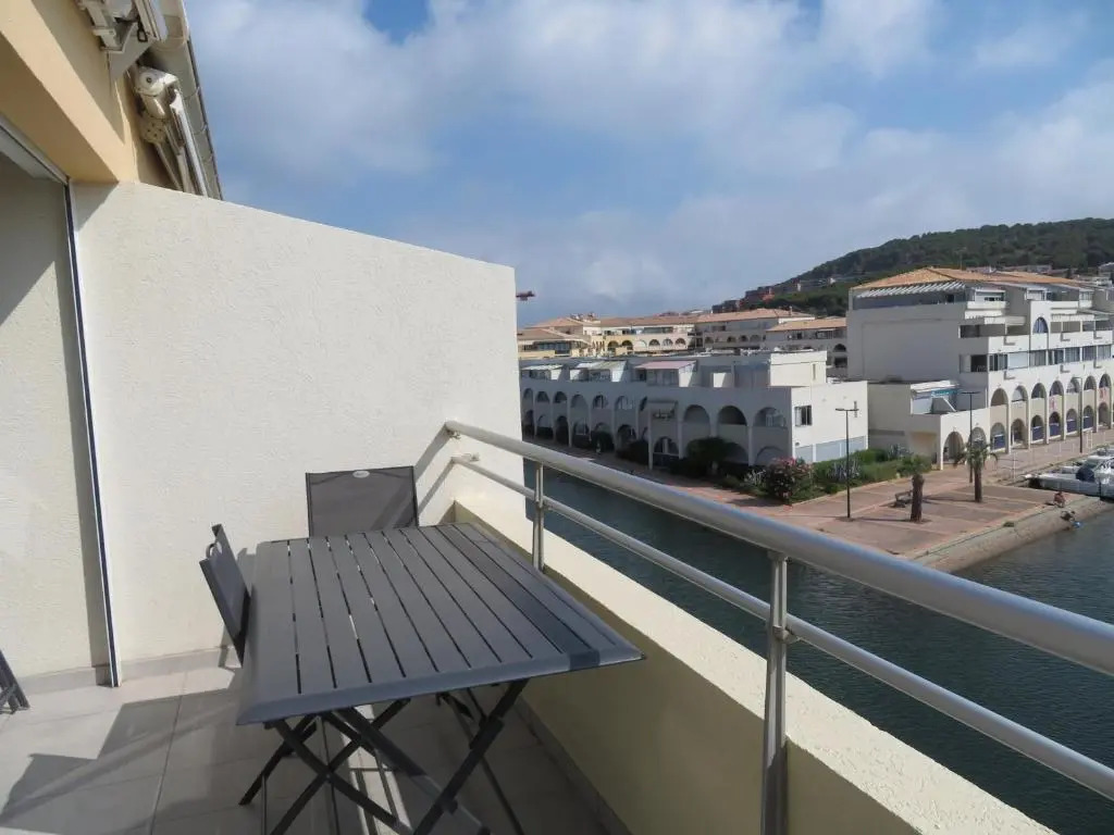 Appartement Sète, 2 Pièces, 6 Personnes - Fr-1-338-357