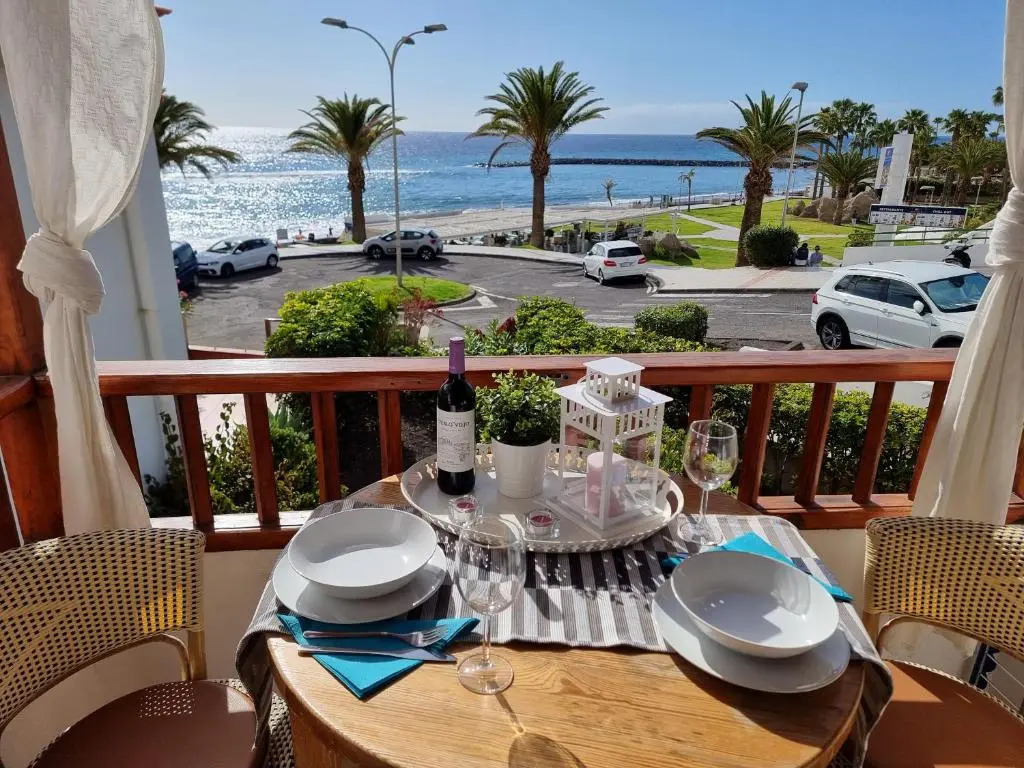Casa Playa del Duque 2 in 1st sea line directly at the beach, heated pool, Wifi