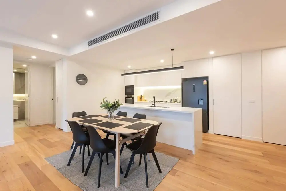 Luxe 3 Bedroom Apartment With Parking